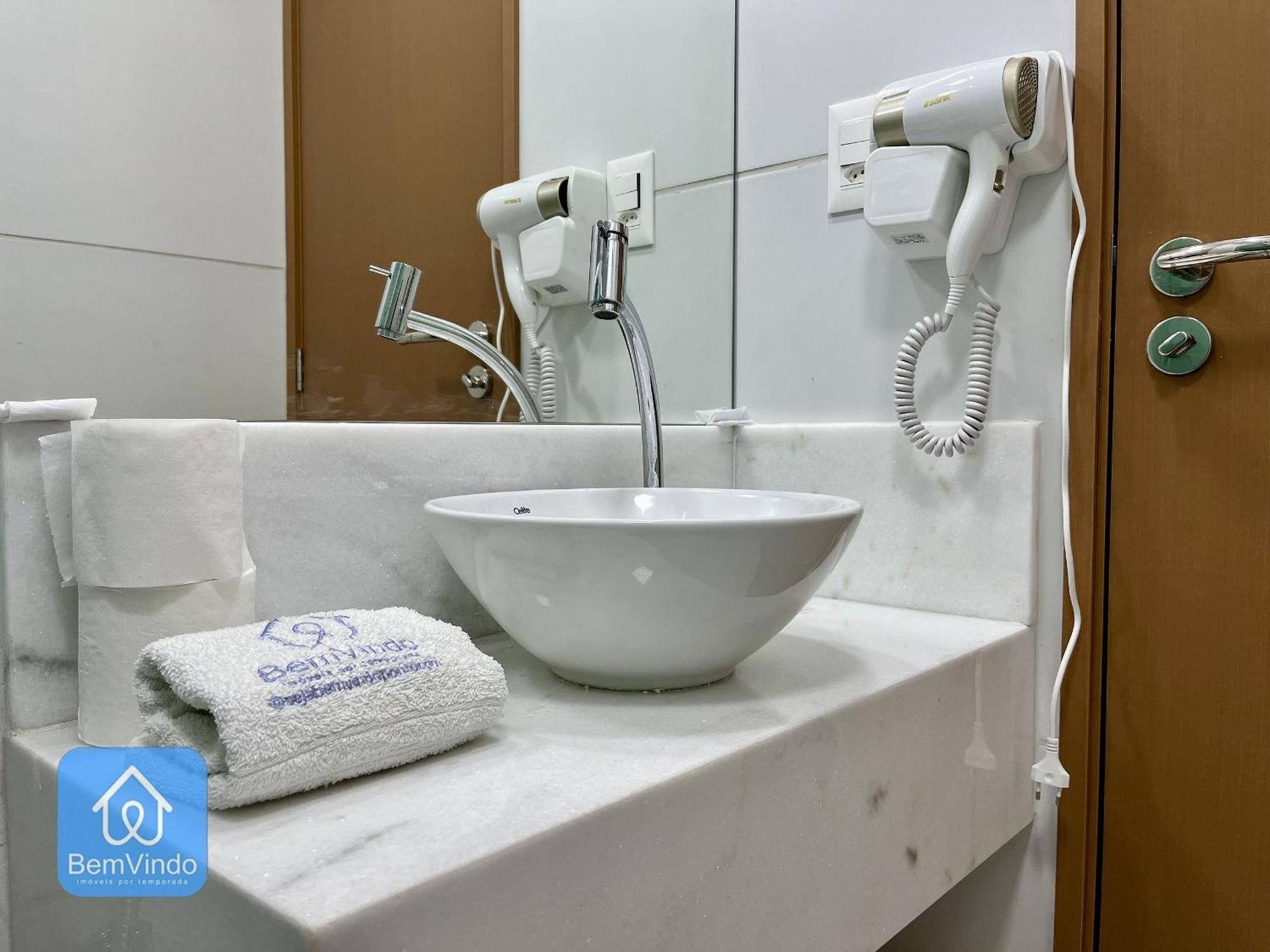 Completo E Confortavel Com Varanda Na Barra Apartamento